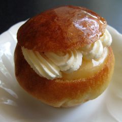 A picture of Brioche in Syrup with Lemon Cream.