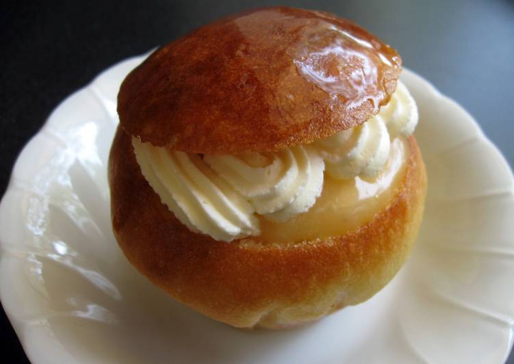 How to Make Super Quick Homemade Brioche in Syrup with Lemon Cream