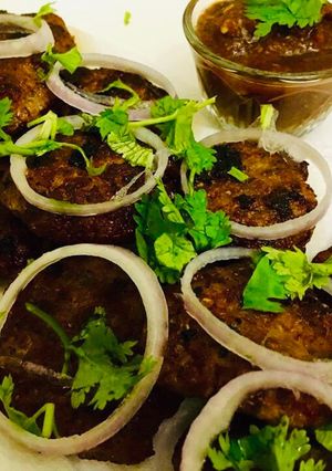 A picture of Kachhe Kermay ke Kabab.