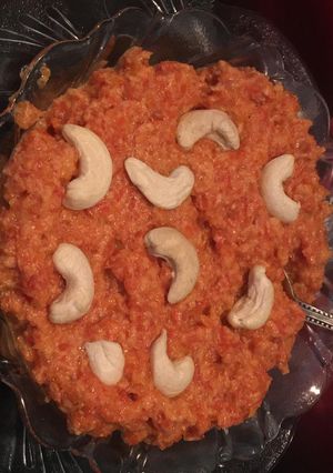 गाजर का हलवा(Gajar ka halwa recipe in Hindi) रेसिपी मुख्य फोटो