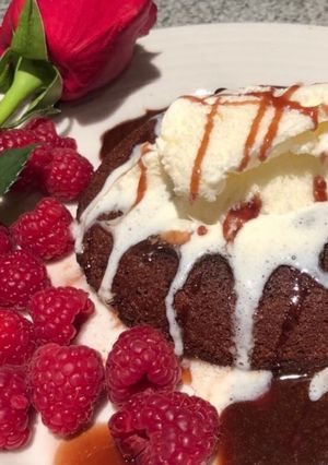 A picture of The easiest molten cake.