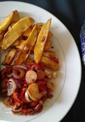 A picture of Fried yam with grilled Titus fish.