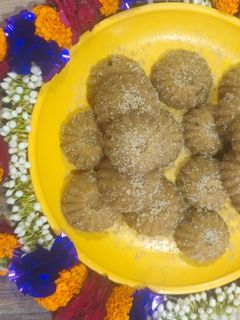 ચુરમા ના લાડુ (Churma Ladoo Recipe In Gujarati) રેસીપી મુખ્ય ફોટો