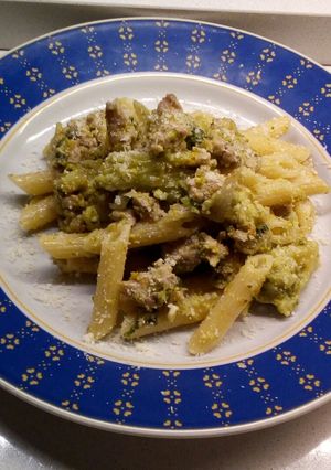 Foto di Pennette rigate con Brocoletti e salsiccia