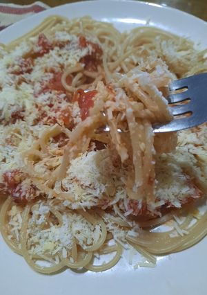 Una foto de Spaghetti sin gluten y tomate cubeteado