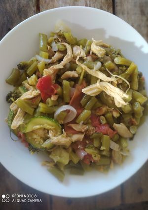 Una foto de Pollo con ejotes
