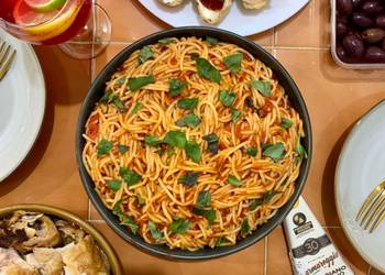 How to Recipe Appetizing Pasta al Pomodoro
