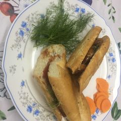 A picture of Fish Nugget Sandwich.