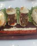 Sándwich de lengua con figazas caceras y salsa brava