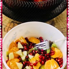 A picture of Fruits & honey salad.