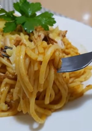 صورة لوصفة سباغيتي بصلصة الطماطم والزيتون
