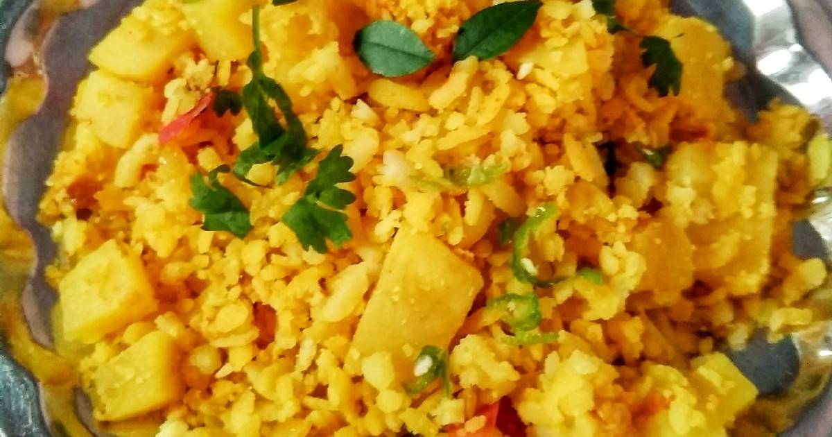 Potato Poha Recipe By Sakshi Lodhi - Cookpad