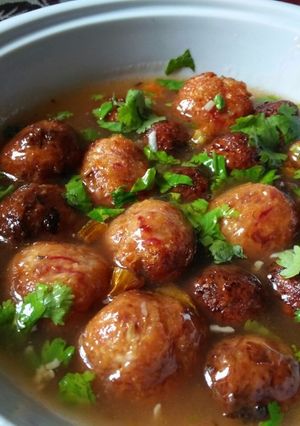 A picture of Vegetables manchurian.