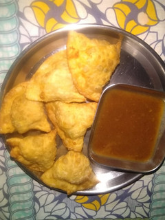સમોસા (Samosa Recipe in Gujarati) રેસીપી મુખ્ય ફોટો