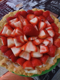 Una foto de Tarta de frutilla y crema pastelera