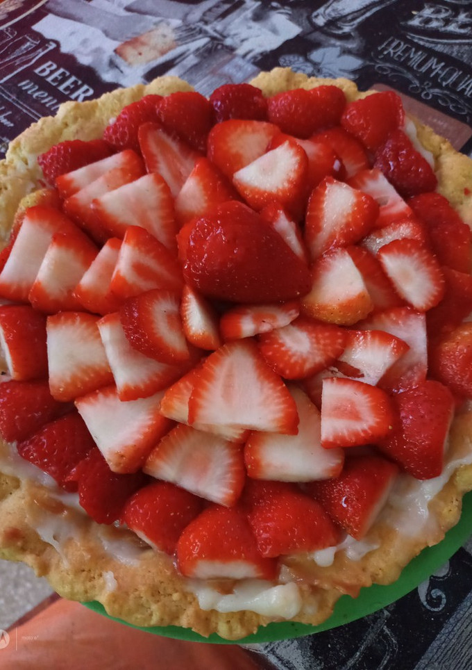 Una foto de Tarta de frutilla y crema pastelera