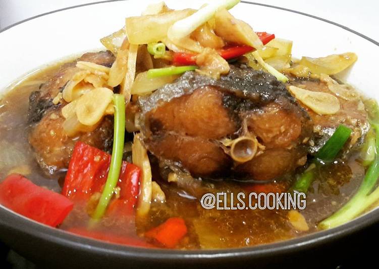 Bagaimana Menyiapkan Ikan Masak Kecap Tauco Lezat