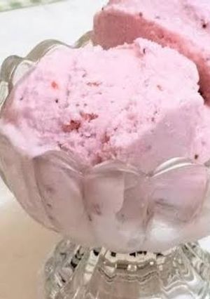 A picture of Strawberry Ice cream.
