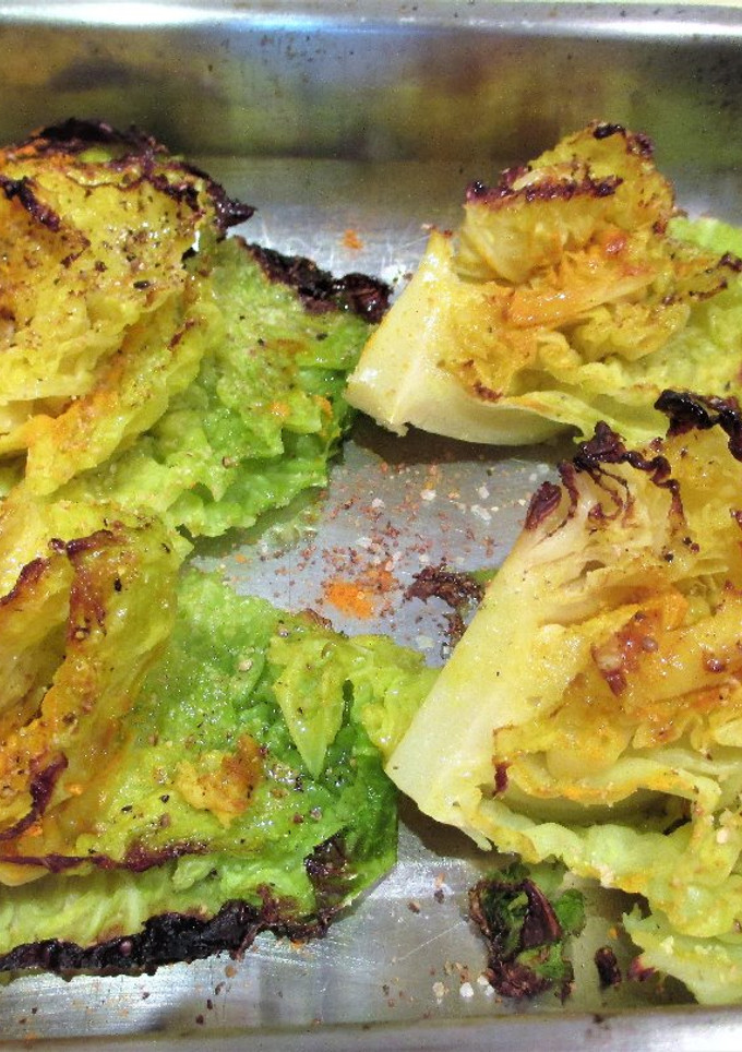 Una foto de Col rizada al horno con tumérico- veggie