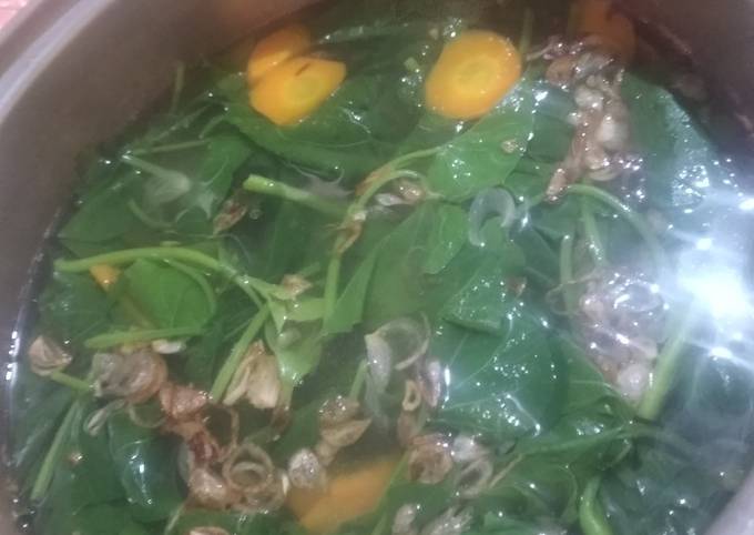 Langkah Mudah untuk Menyiapkan Sayur bening daun ubi, Lezat Sekali