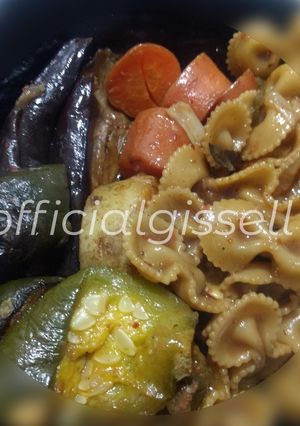 Una foto de Verduras con fideos en su salsa a la sartén