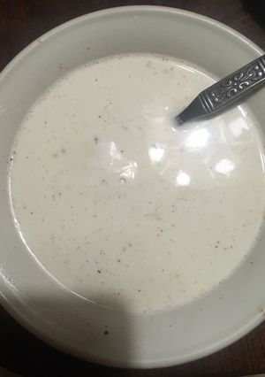A picture of Cream of pea soup.