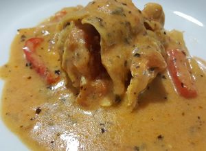 Una foto de Rollitos de pollo en crema con sabor boloñesa