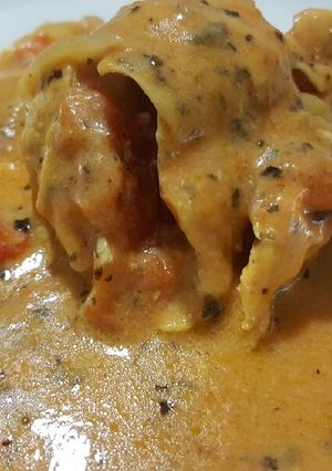 Una foto de Rollitos de pollo en crema con sabor boloñesa