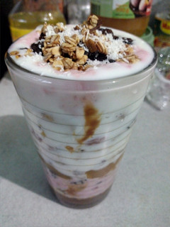 Una foto de Copa saludable con crema de frutillas casera y light