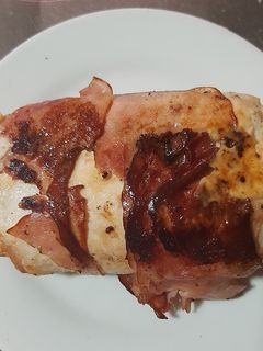 Una foto de Pechuga de pollo rellena