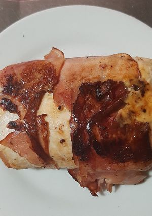 Una foto de Pechuga de pollo rellena