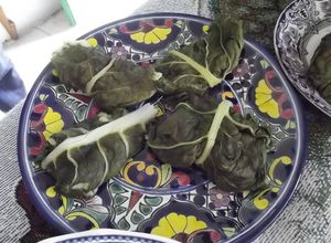 Una foto de Tamal con hoja de acelga