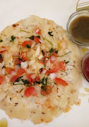 सूजी उत्तपम (suji uttapam recipe in hindi) रेसिपी मुख्य फोटो