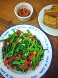 Tumis kangkung bumbu blacan