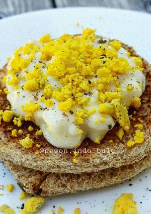 A picture of Eggs La Golden.
