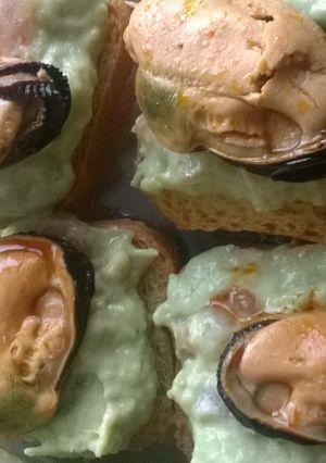 Una foto de Aguacate y mejillón: Mejicates