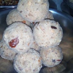 A picture of Bisbar ke ladoo.
