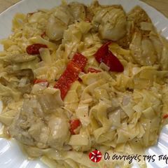 A picture of Chicken with lemony hilopites.