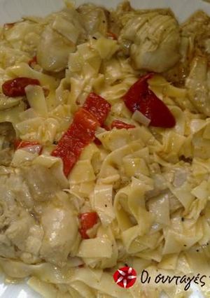 A picture of Chicken with lemony hilopites.