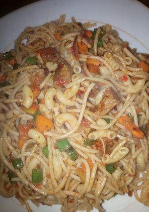 A picture of Spagroni with Assorted veggie.