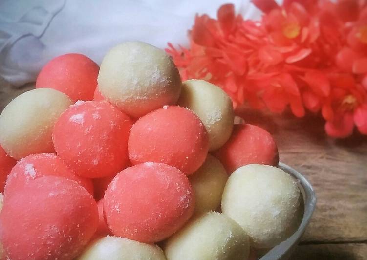 Bola Bola Susu Merah Putih