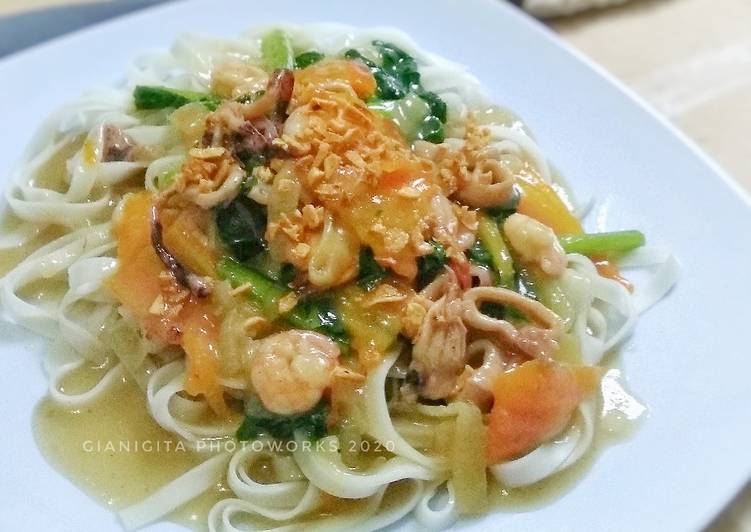 Kwetiaw Siram Kuah Seafood