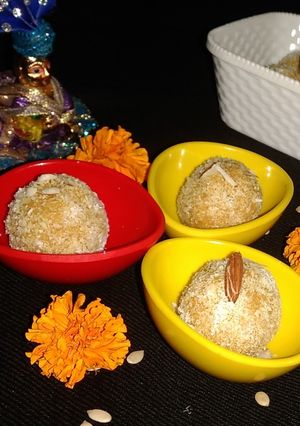 बेसन लड्डू (Besan ladoo recipe in Hindi) रेसिपी मुख्य फोटो