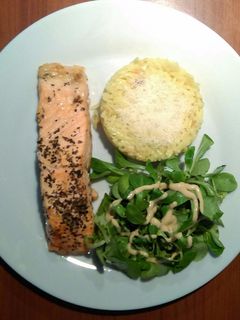 Una foto de Salmón en papillot con arroz, leche de coco y parmesano