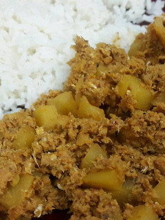 Una foto de Sardina de lata con papas