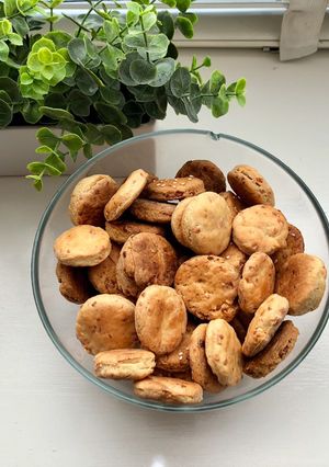 A picture of Grandma Lela’s cheese pastry bites.