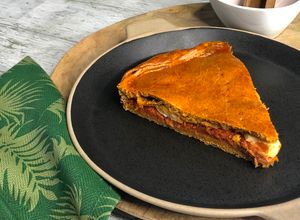 Foto principal de Empanada murciana de atún, tomate frito y huevo