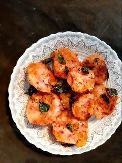 रेड स्टफड गिलास रिंग इडली (red stuffed glass ring idli recipe in Hindi) रेसिपी मुख्य फोटो