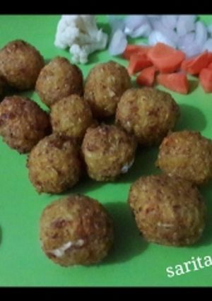 फ्लॉवर चे इन्स्टंट मनचुरीअन (cauliflower instant Manchurian recipe in marathi) रेसिपी चे मुख्य फोटो 