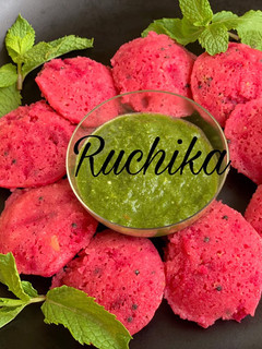 A picture of Beet Rawa Idli.